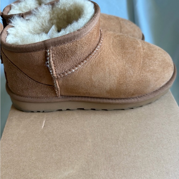 UGG Classic Ultra Mini Box in Brown